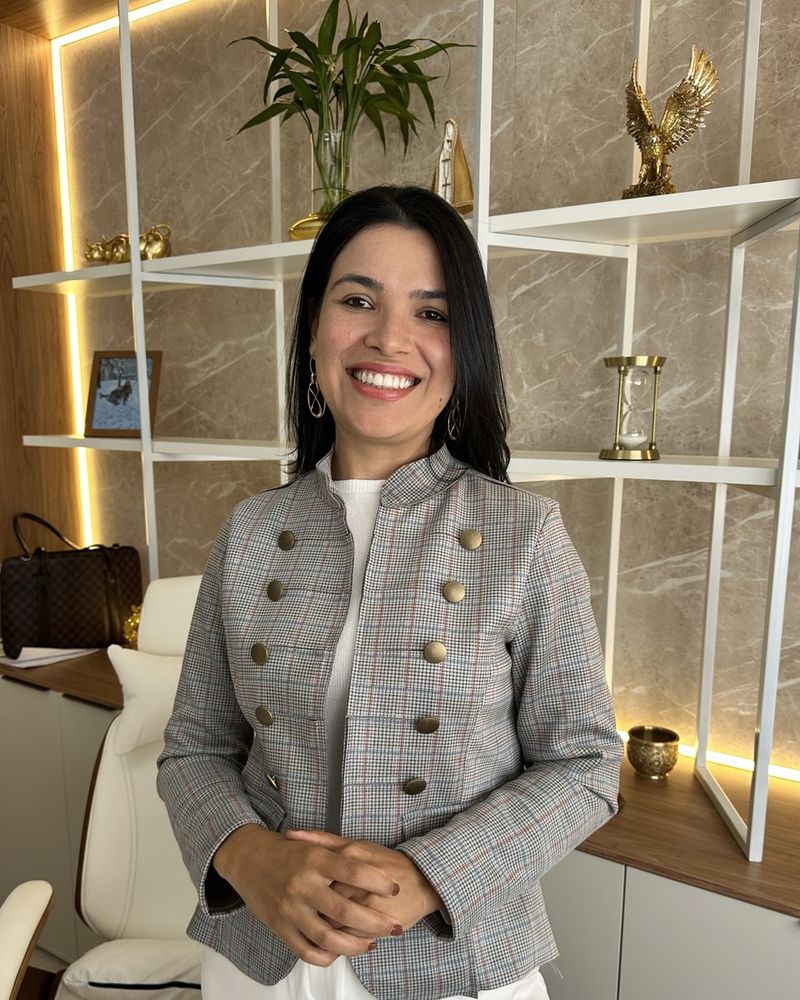 Dra. Bianca Cardoso Marques em seu escritório
